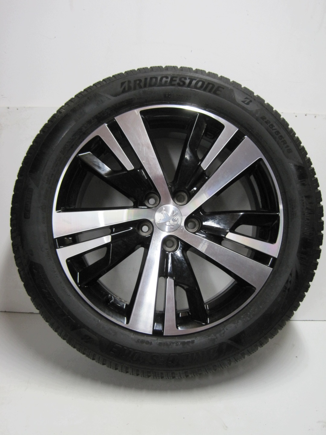 wheels discs tyres PEUGEOT 3008 R18 6MM M+S