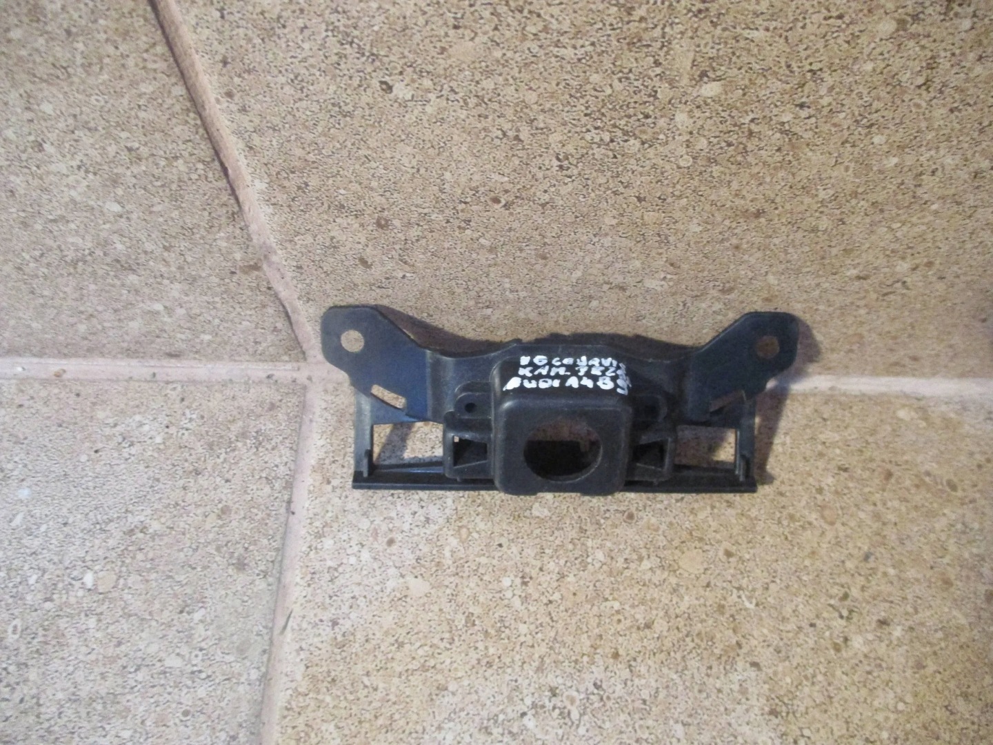 AUDI A4 B9 HALTER KAMERY VORNE 8W0853231E
