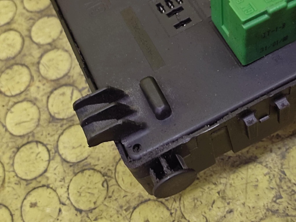 OPEL VECTRA C module compartment BSI 13205777FS