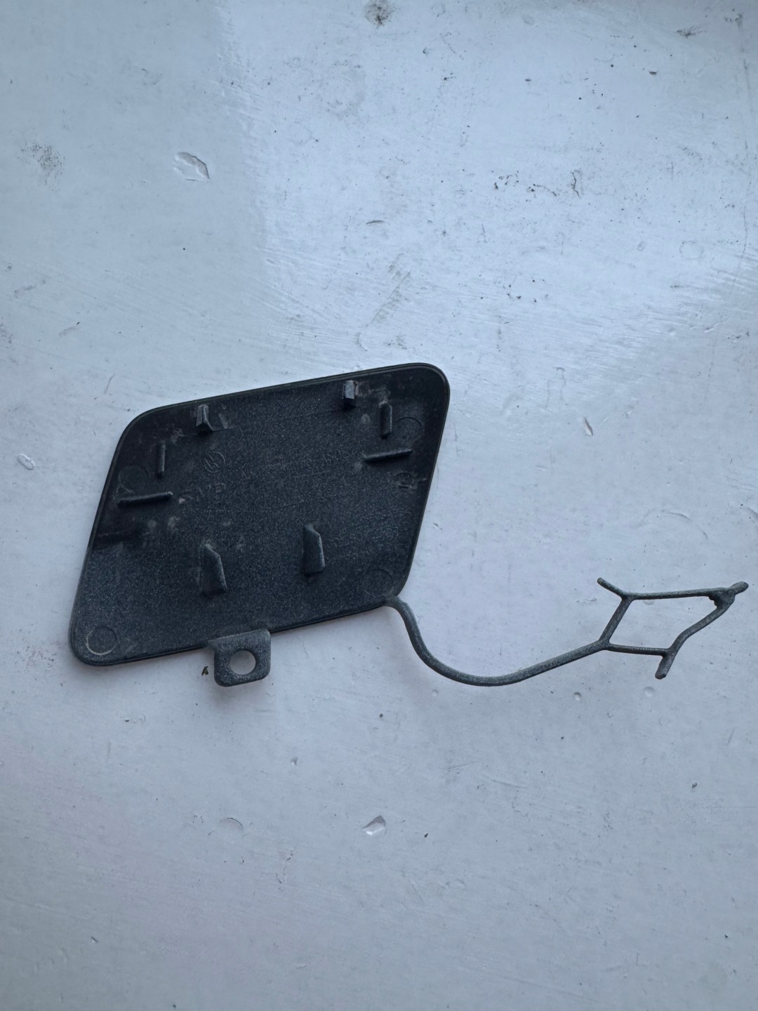 VW PASSAT B8 LIFT -> Abschleppöse der Stoßstange vorne 3G0807155D