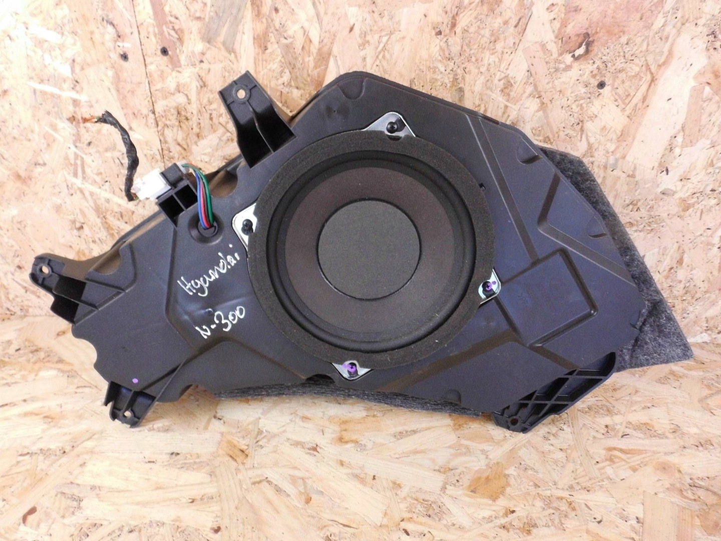 Hyundai IX35 2010-2015 subwoofer speaker boot 963802S000
