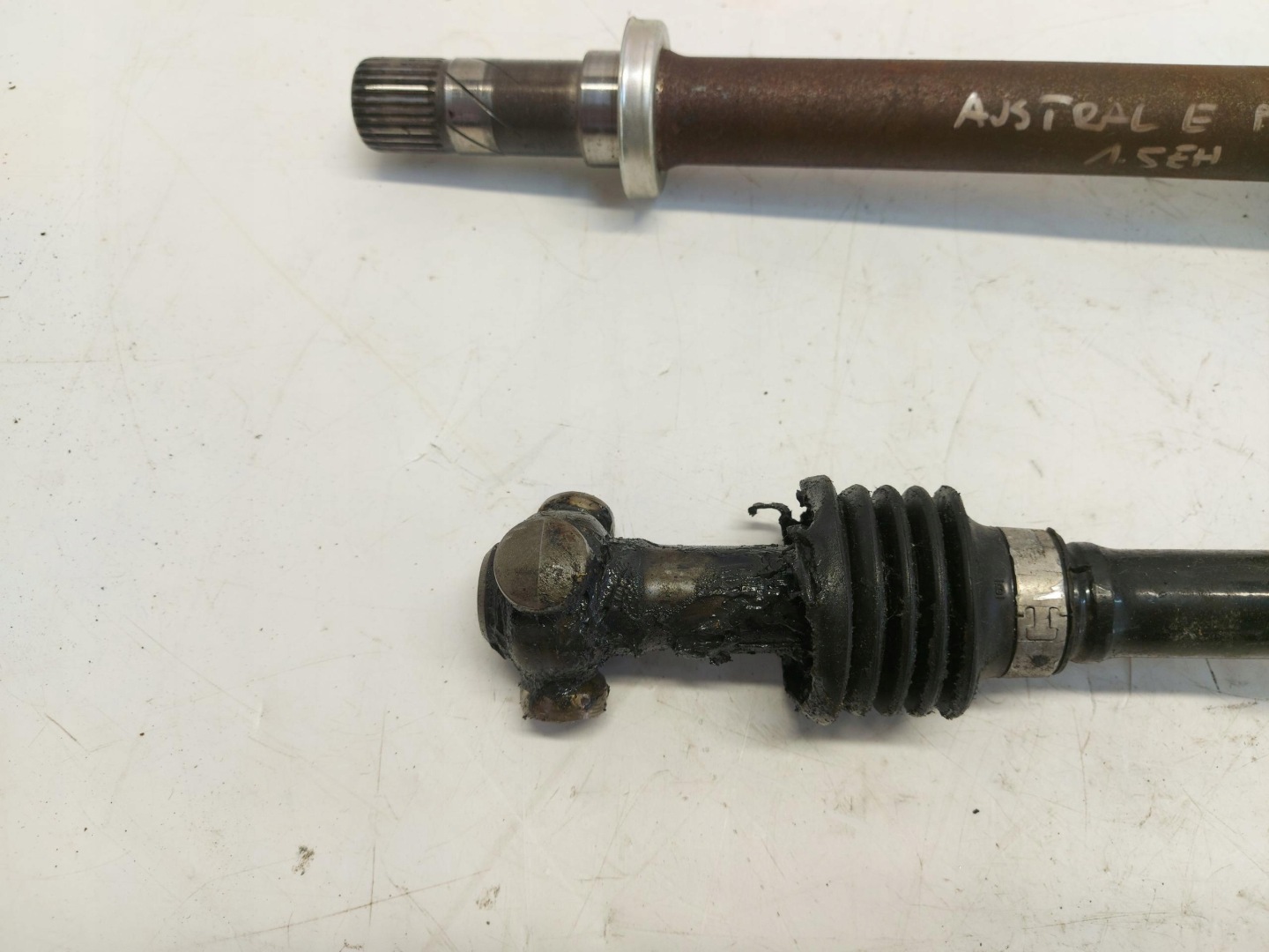 RENAULT AUSTRAL E semi-axis right front damaged 391207895R