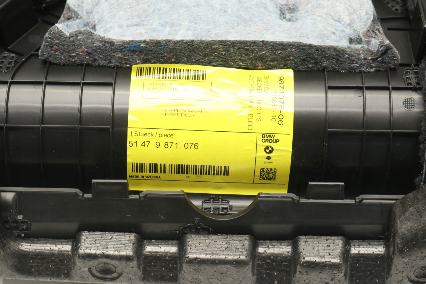 BMW I4 G26 upholstery boot side right 9871062 9871076