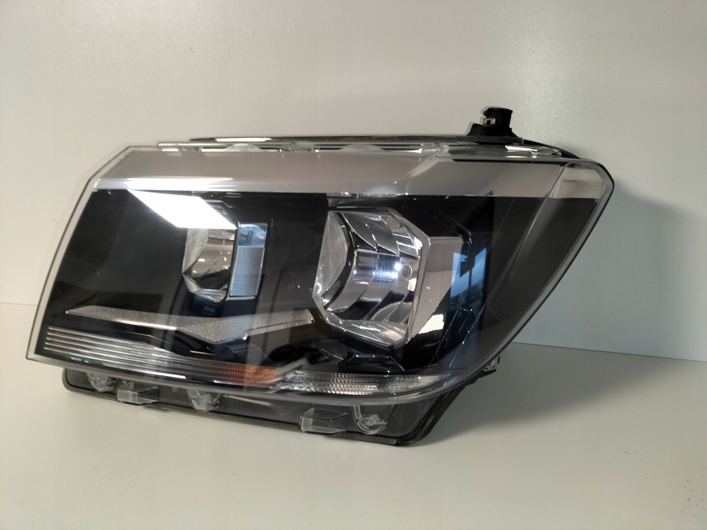 light front reflektor left VW CRAFTER II 17- MAN TGE 17