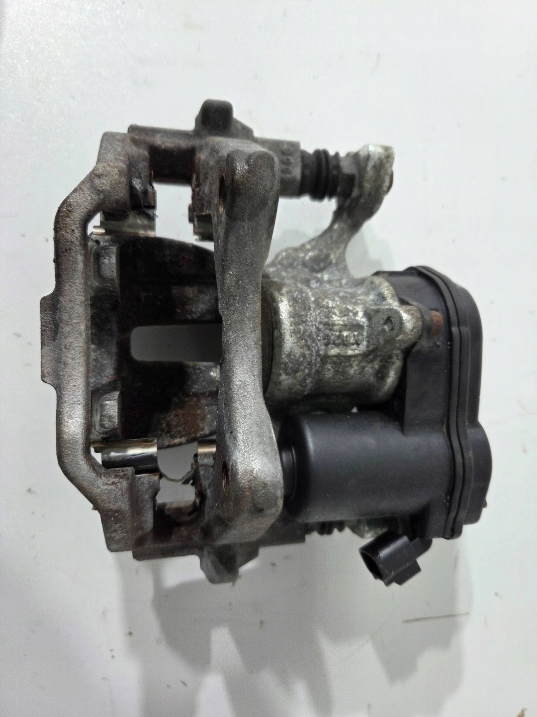TOYOTA COROLLA E21 E210 caliper brake electrical rear rear part right (B794)