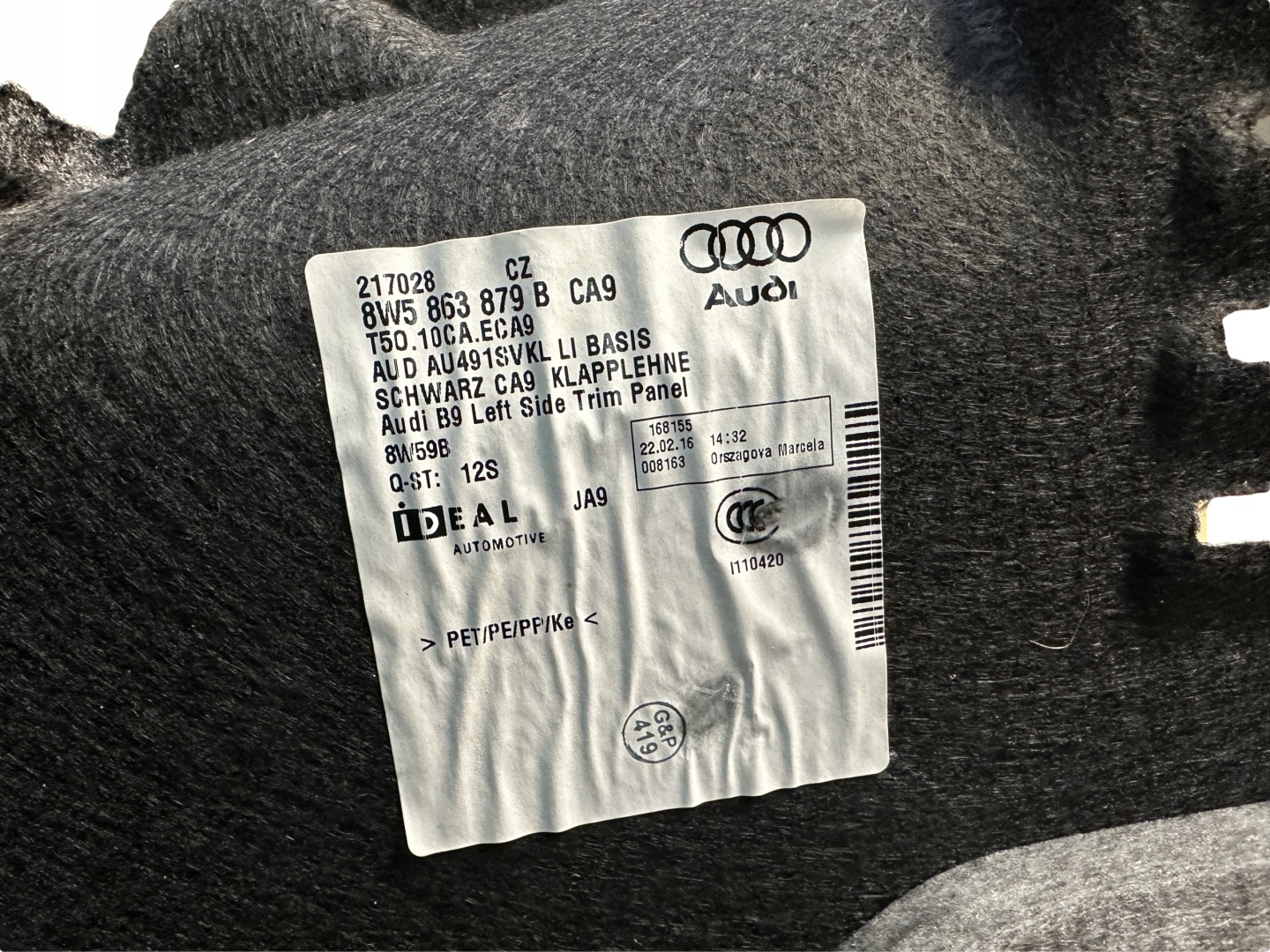 AUDI A4 8W B9 sedan boot upholstery left 8W5863879B