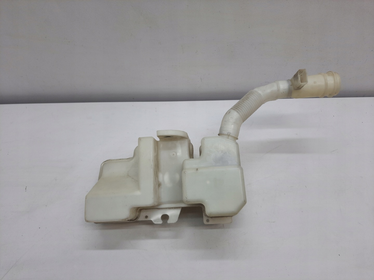 AUDI Q3 8U0 11- washer fluid tank original