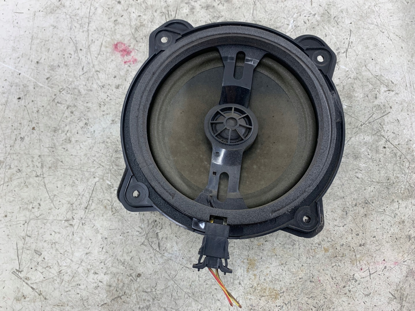 AUDI A3 8P speaker door rear part 8H0035411