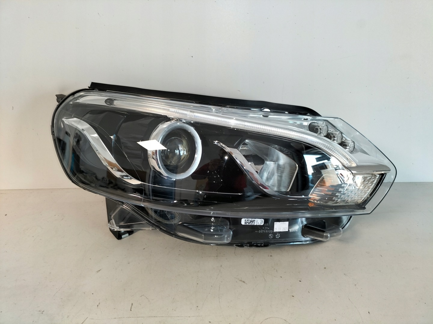 light front reflektor right TOYOTA PROACE II 16- XENON