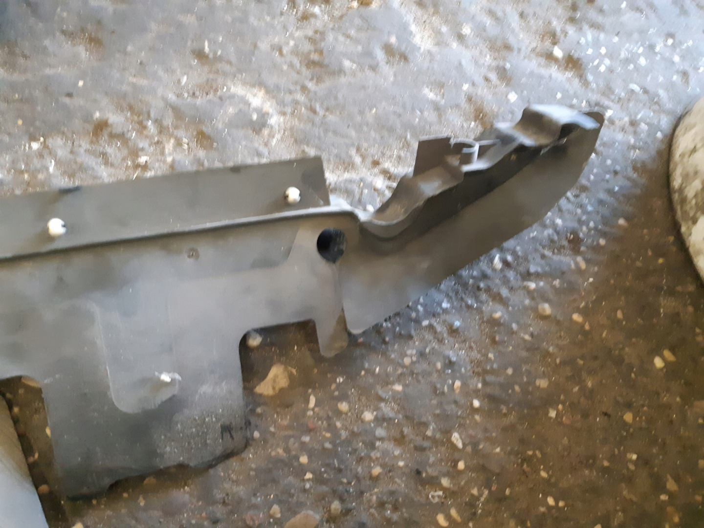 AUDI A6 C6 luftansaugkanal links 4F0121283C