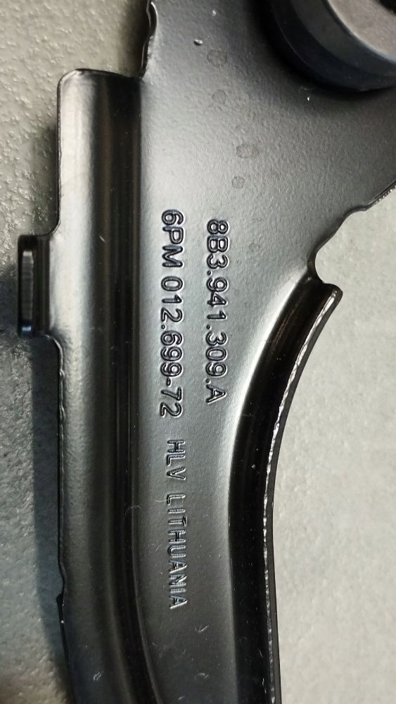 Audi A5 B10 Sensor poziomowania Leuchten links heck 8B3941309A