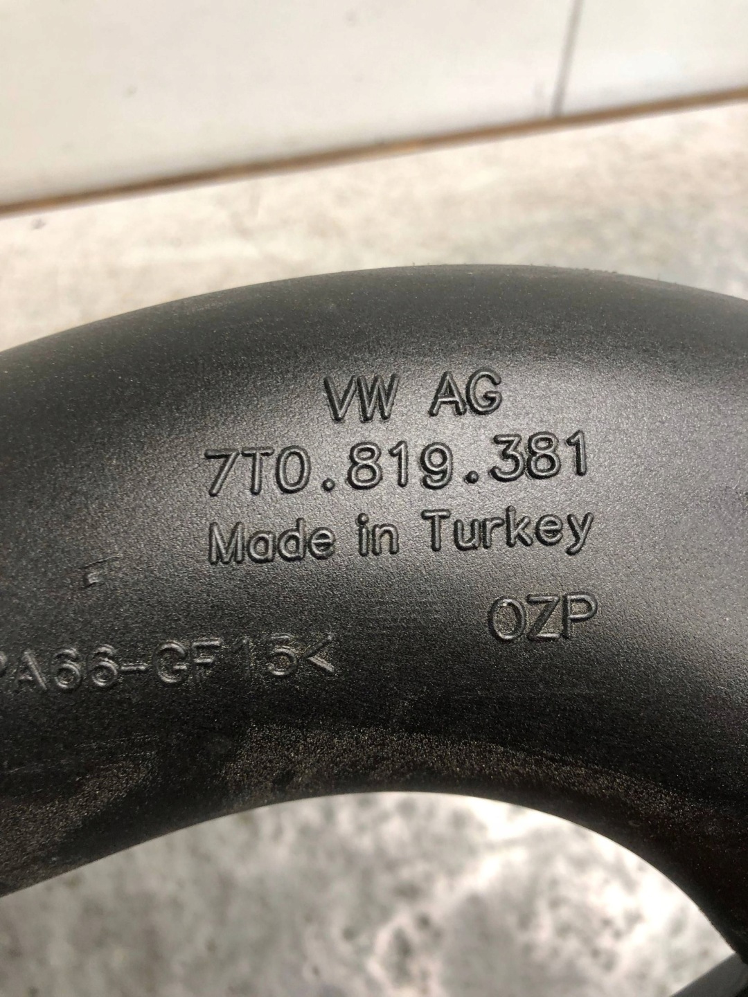 pipe air hose VW 7T0819381