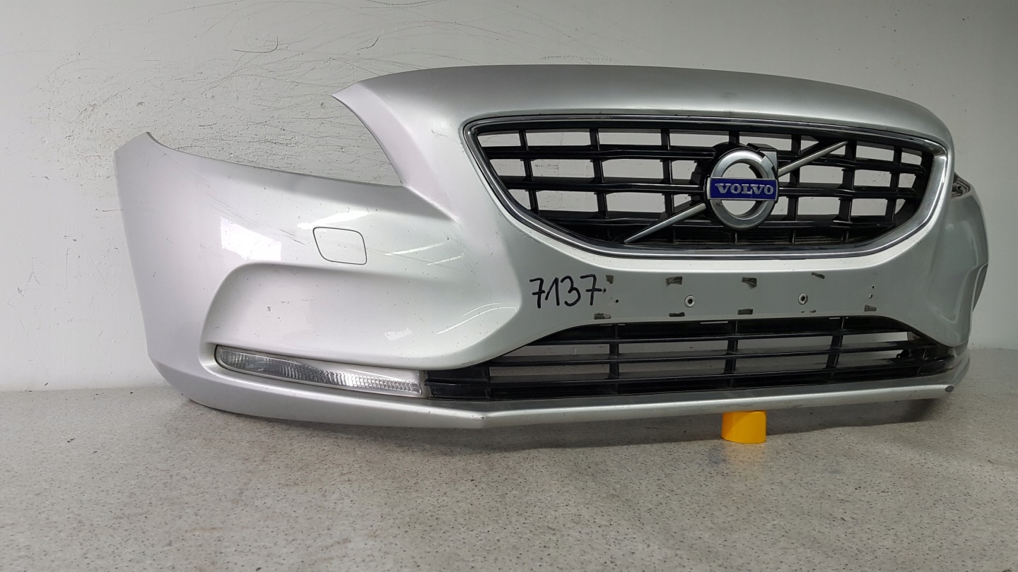 VOLVO V40 2012 nárazník předek 7137