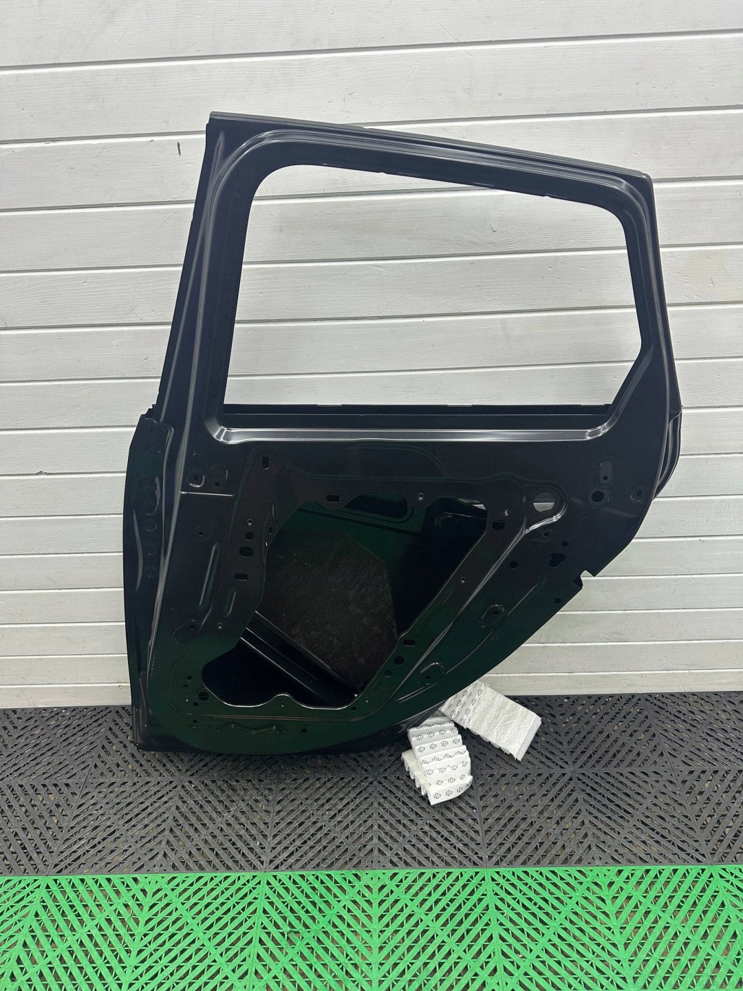 door rear. rear part side right BMW 2 Active Tourer U06 9627092