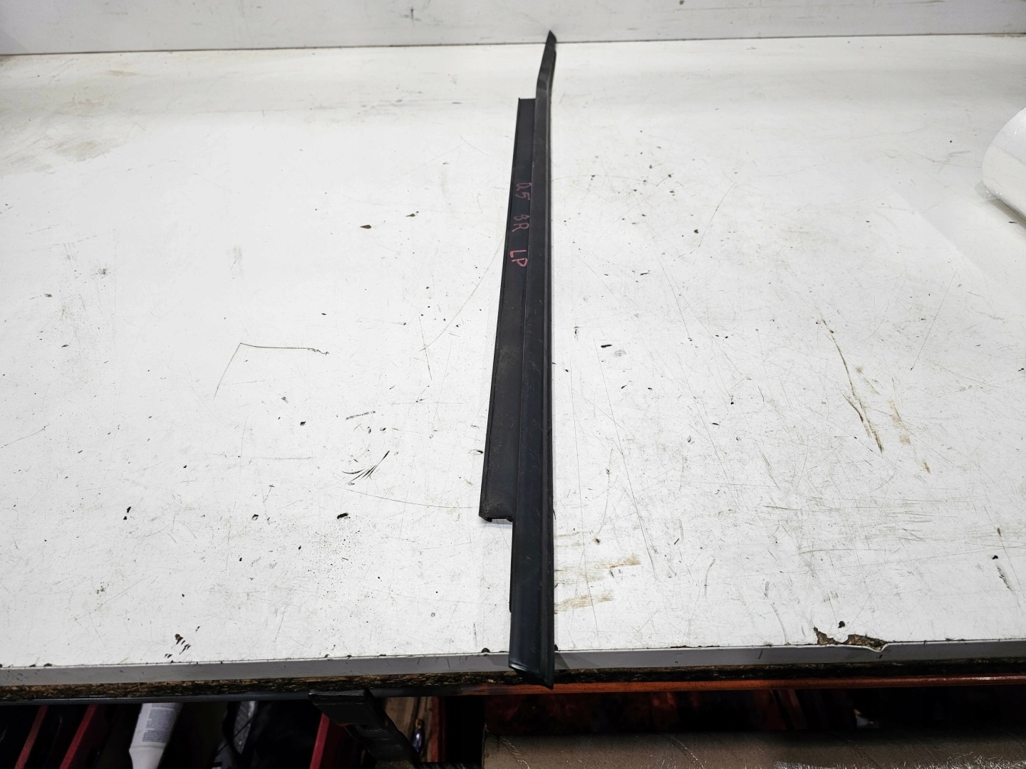 moulding door left front MAT AUDI Q5 8R 8R0837477D
