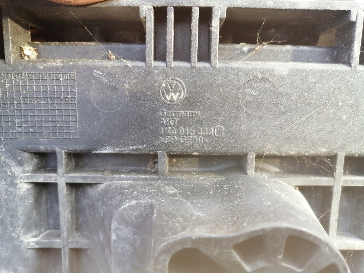 Grundlage AKUMULATORA VW JETTA V 1.6 1K0915333C