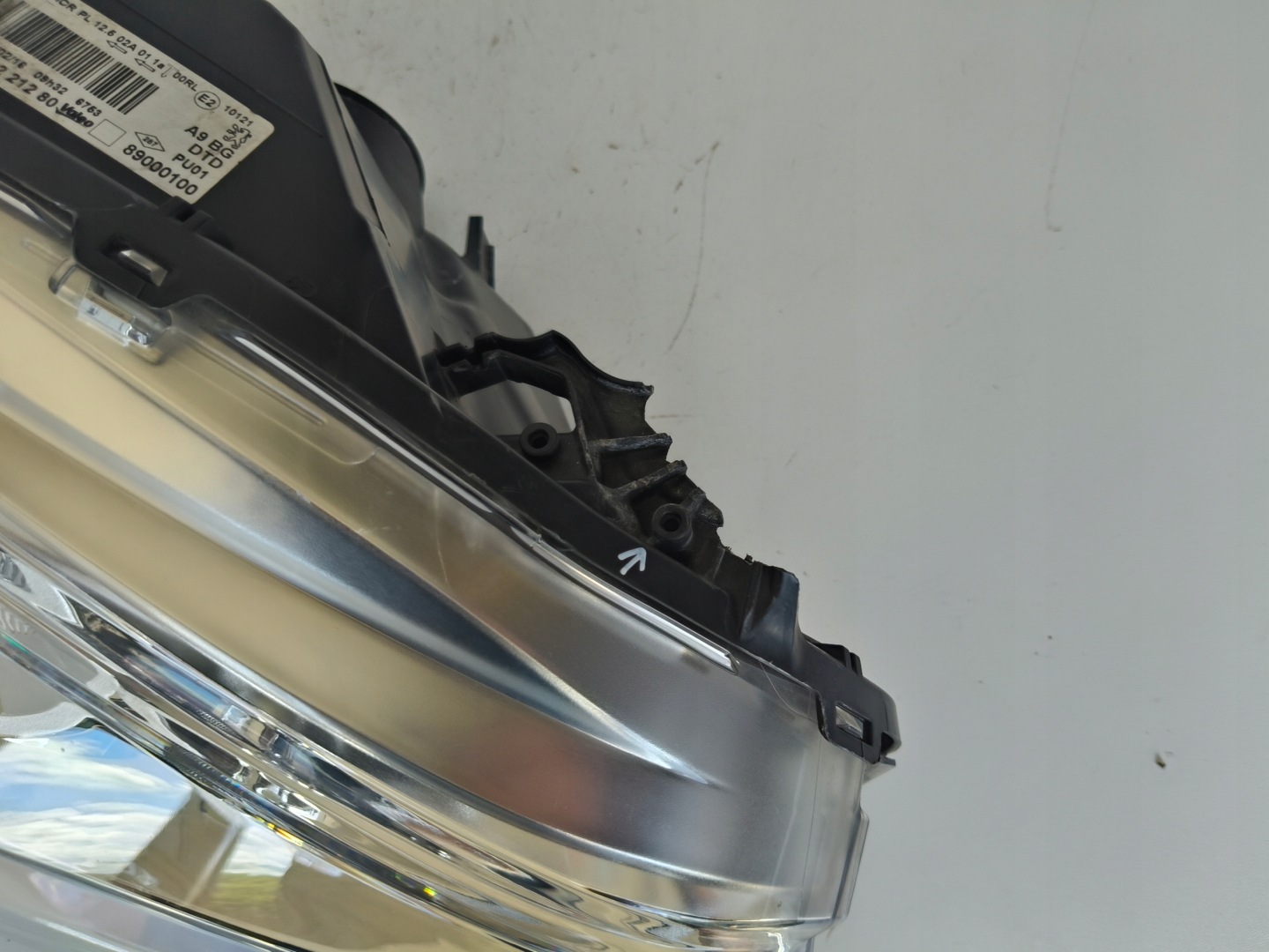light right REFLEKTOR PEUGEOT 208 12-15