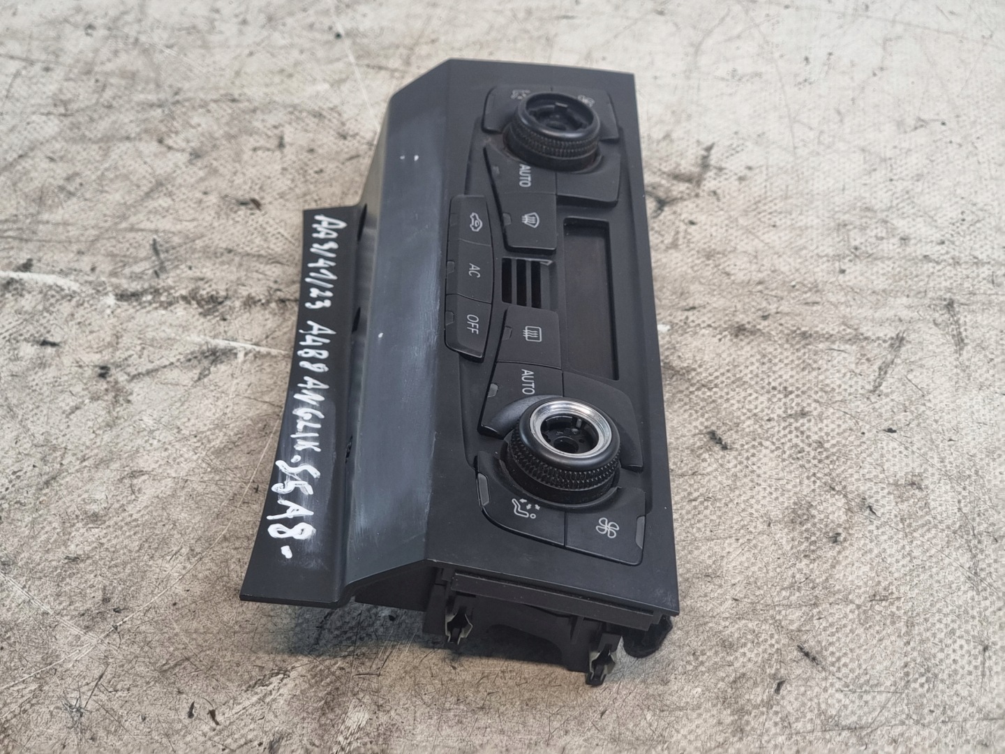 Unite commande clima Bouches buses OE 8T2820043S AUDI A4 B8 ANGLIK 08r