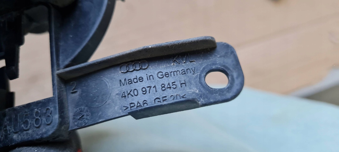 A6 C8 4K console bracket holder WIAZKI PRZEWODOW 4K0971845H