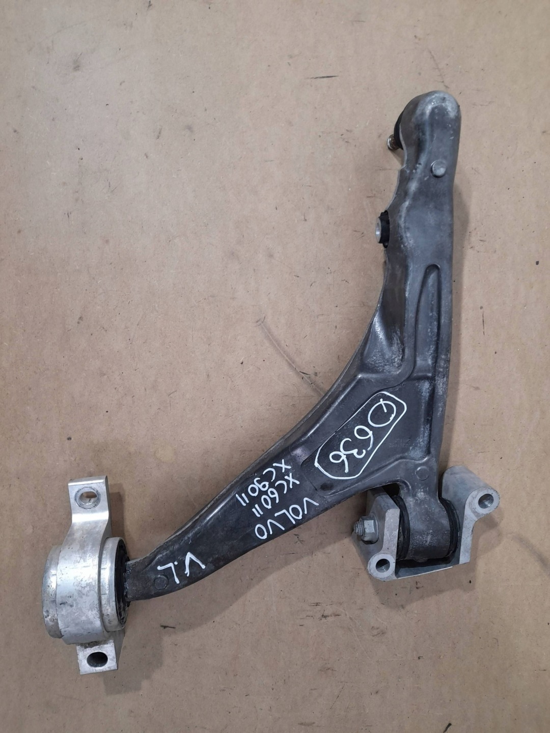 Volvo XC 60 II XC 90 arm front left (Q636)