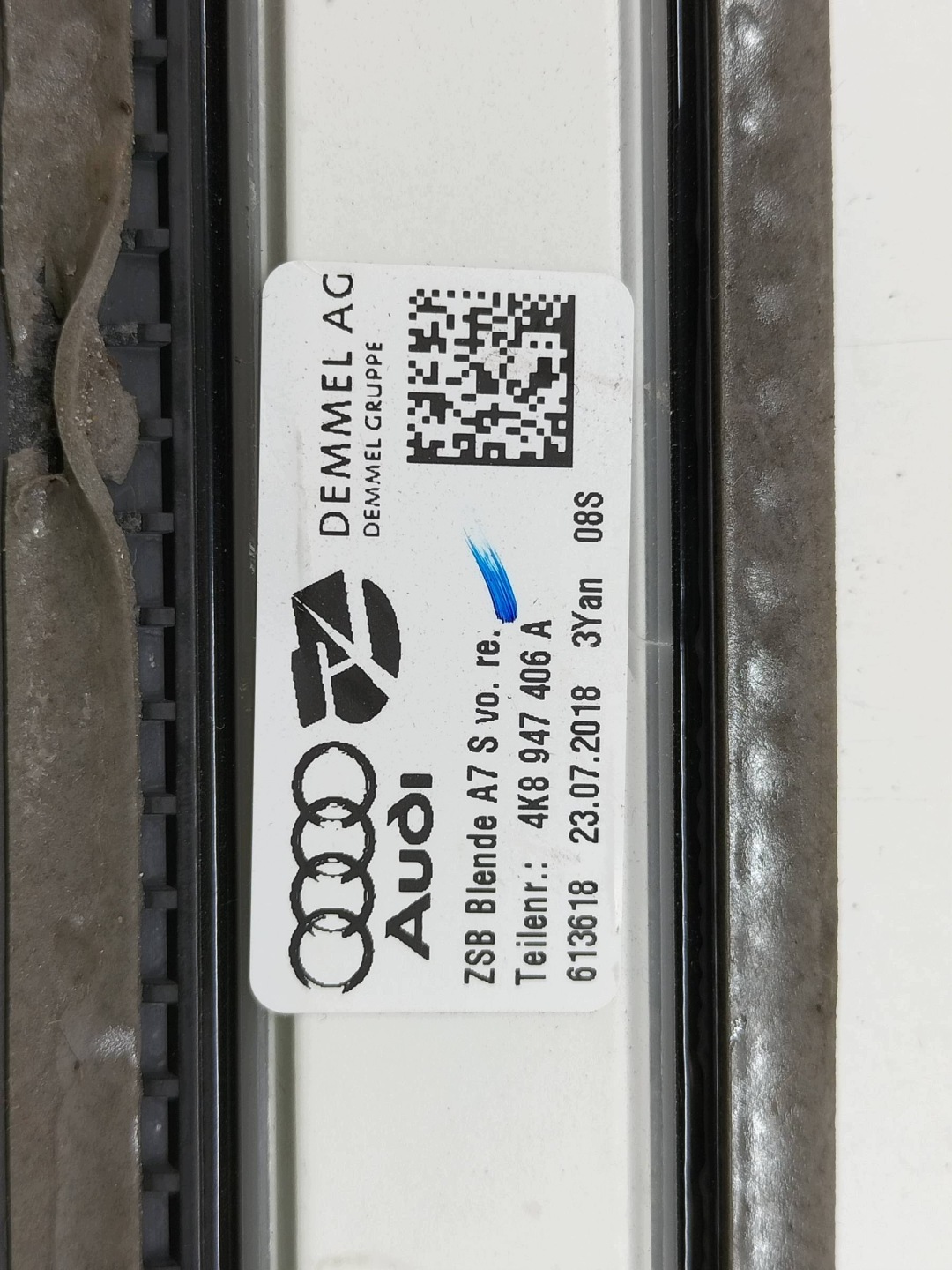 cover of the threshold moulding cap right front S-LINE LED Audi A7 II C8
