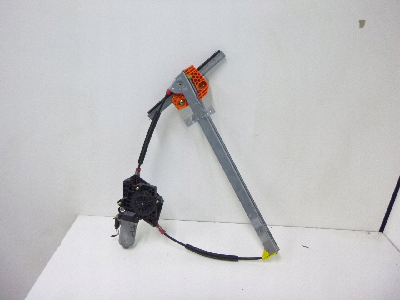 MÉCANISME VITRE AVANT GAUCHE FORD FIESTA IV 5D 1998R.