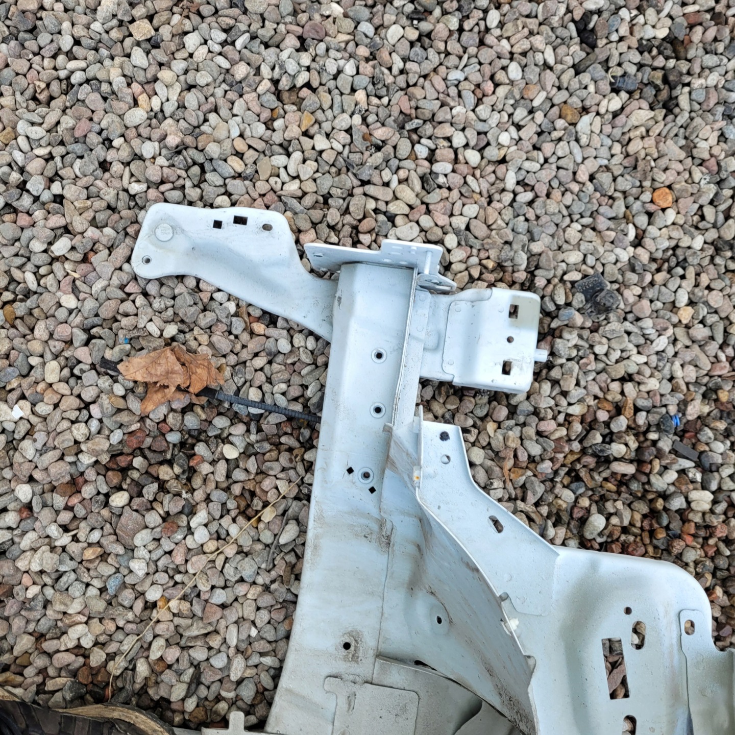 quarter front front left OPEL CORSA F