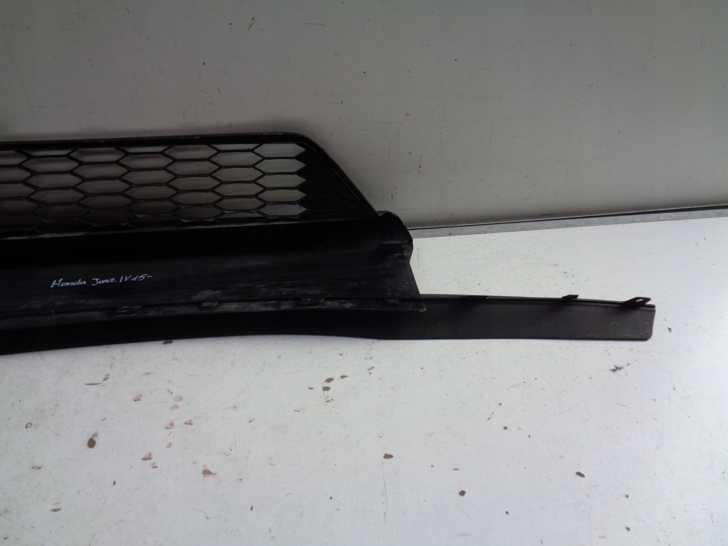 accessories of a bumper front grid HONDA JAZZ IV 15