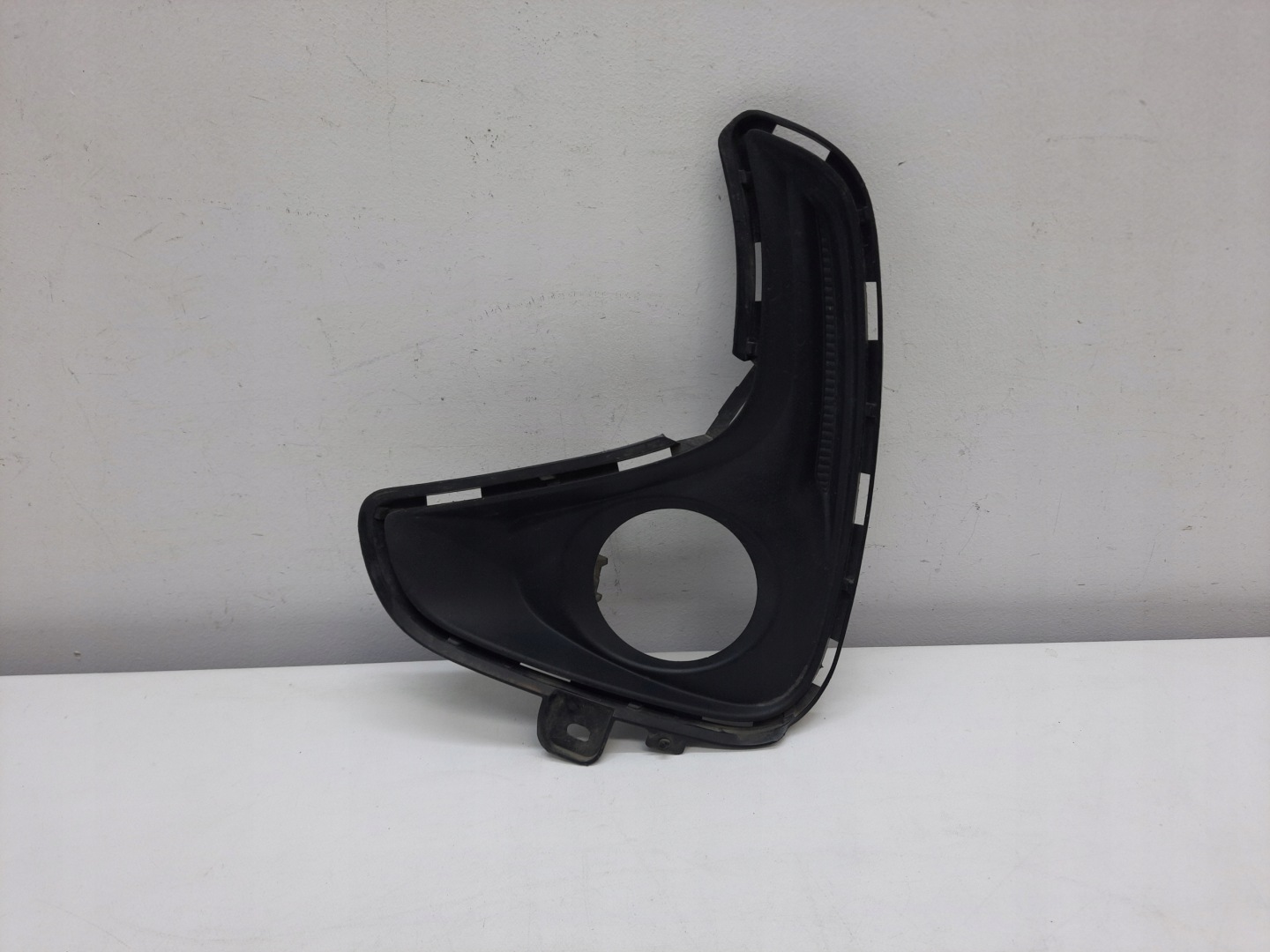 TOYOTA YARIS 4 IV 20- grid of a bumper left front original