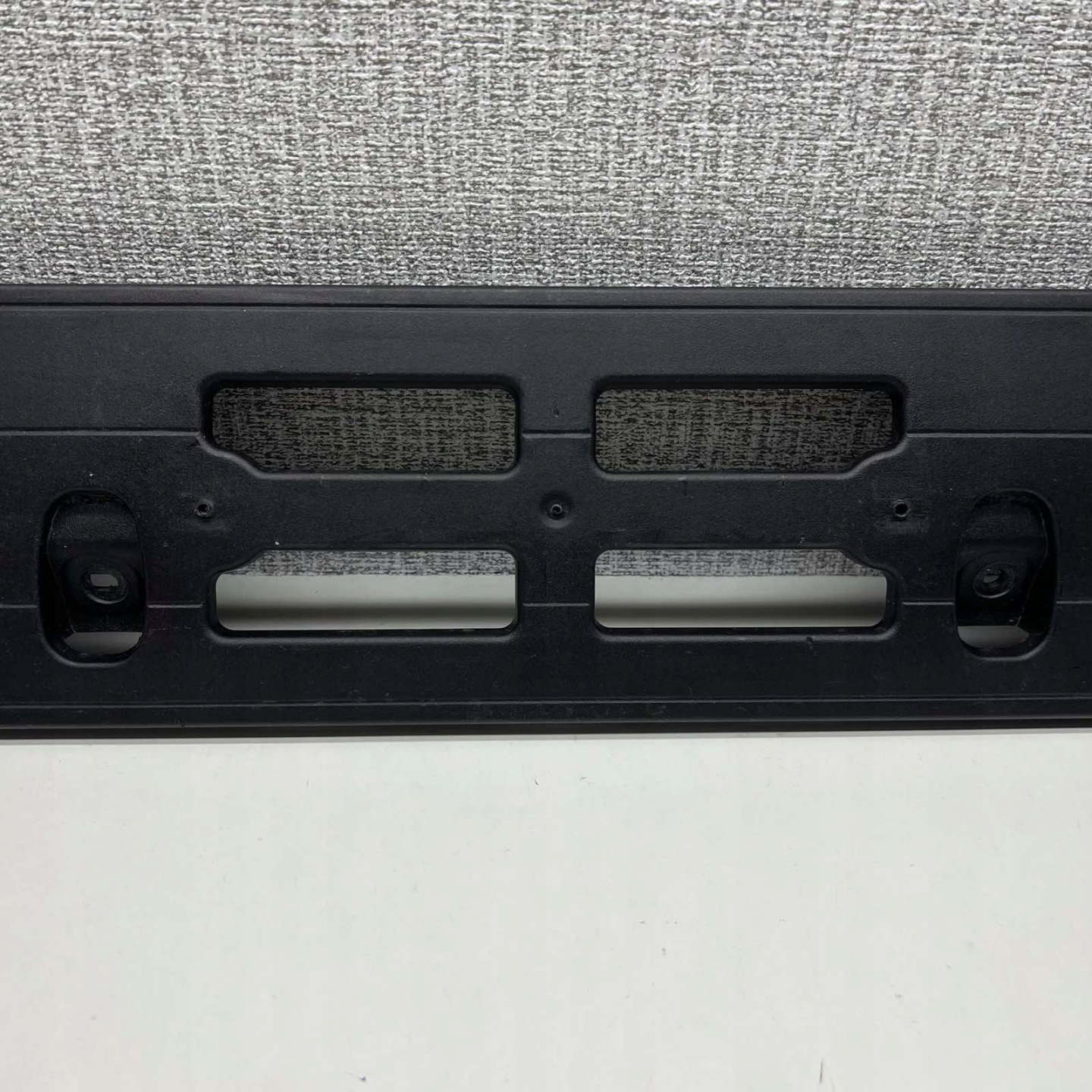 VOLVO XC60 II R design 22- frame pad REJESTRACJI front 32227716