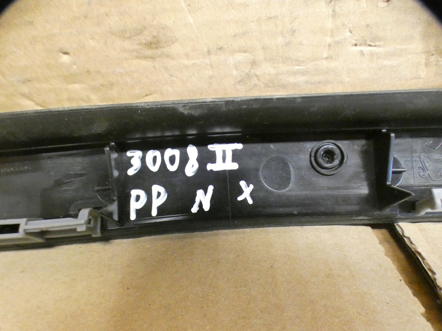 Peugeot 3008 II 2018 right left side moulding windows czolowej