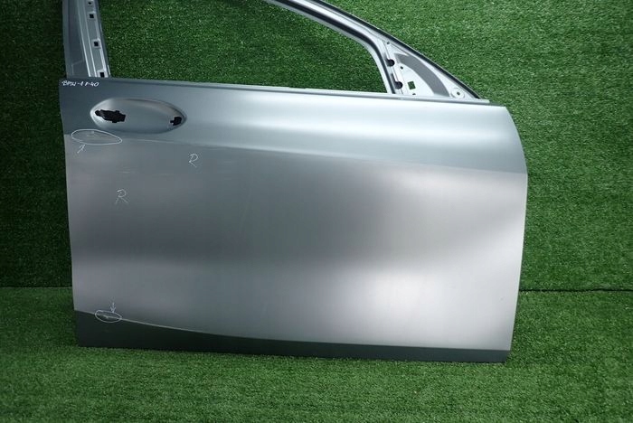 BMW F40 1 door right front front