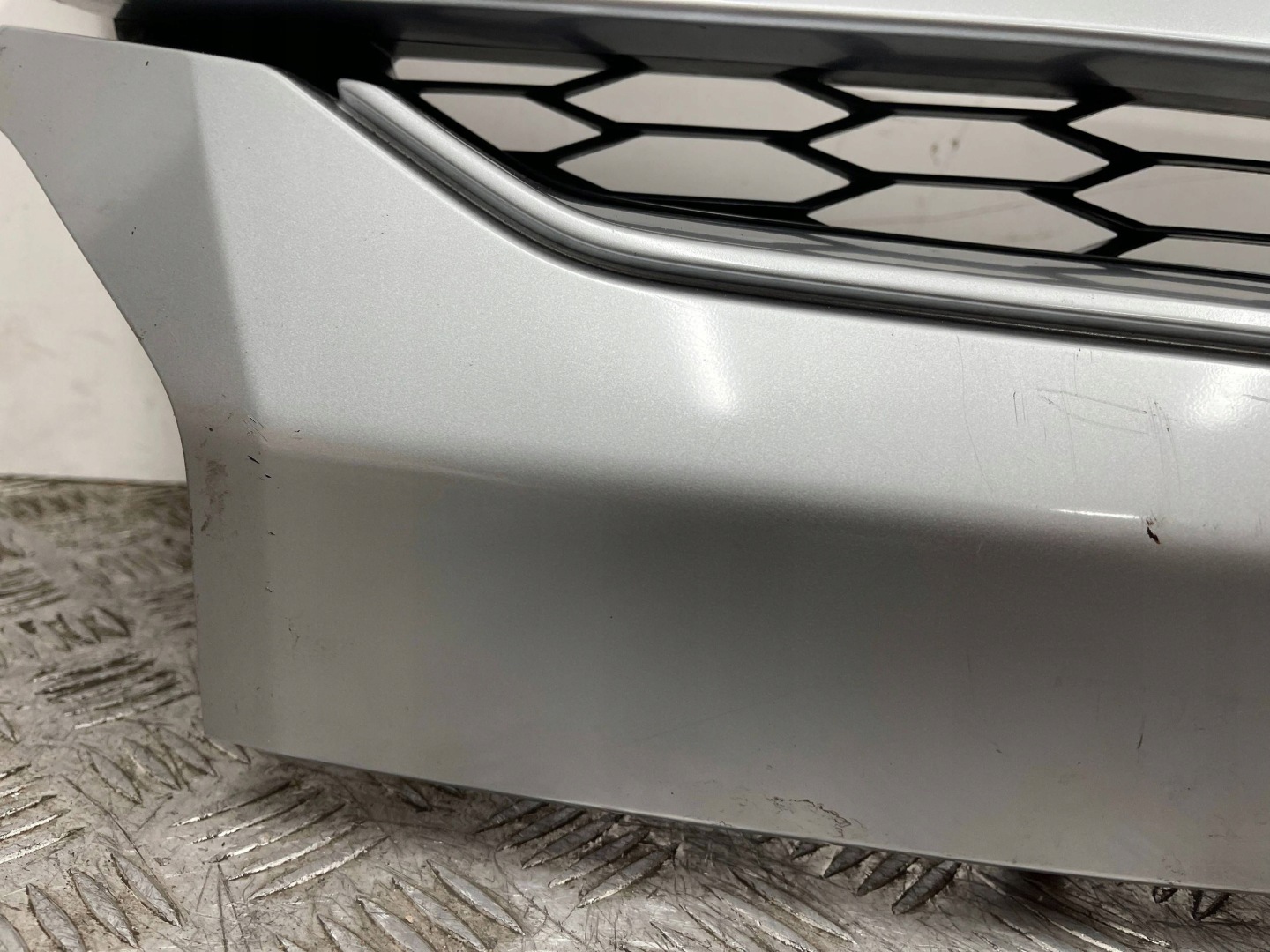 Grille Mitsubishi L200 19- 7450B291ZZ