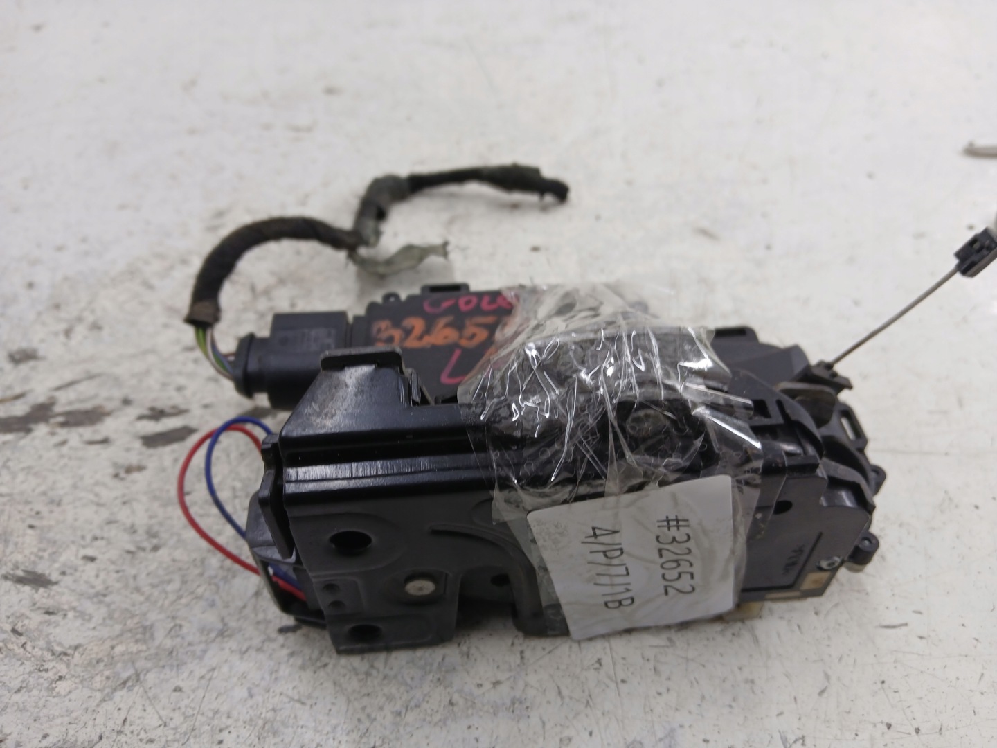 VW GOLF IV BORA lock door left front