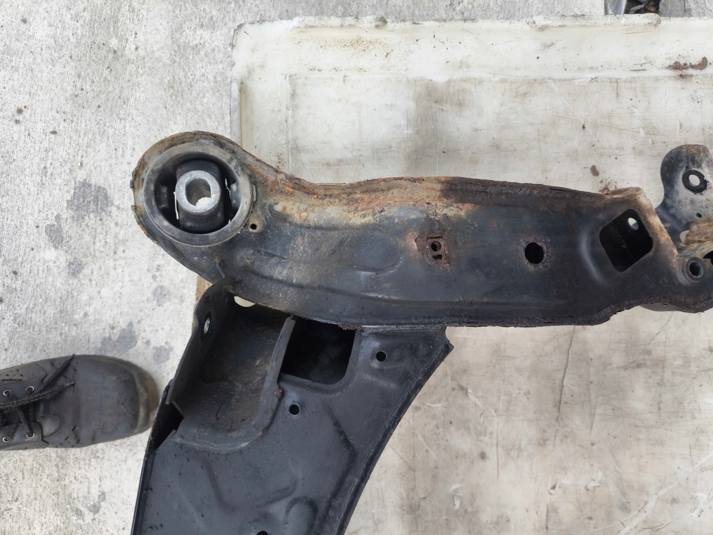 TRAWERS axle beam subframe front AUDI A6 C6 4F0399313L *3* original !!!