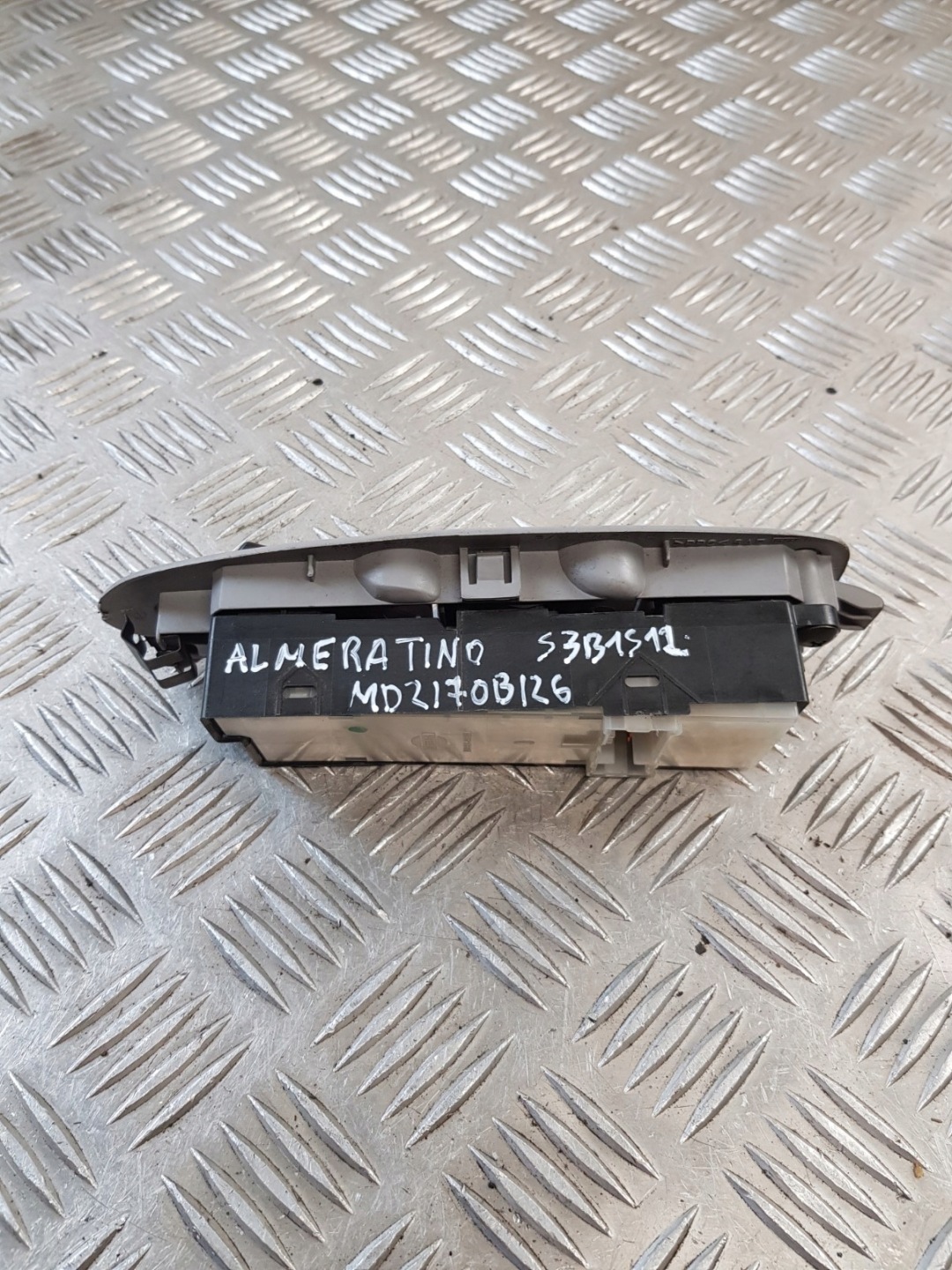 PANEL window control switch 80961BU400 NISSAN ALMERA TINO