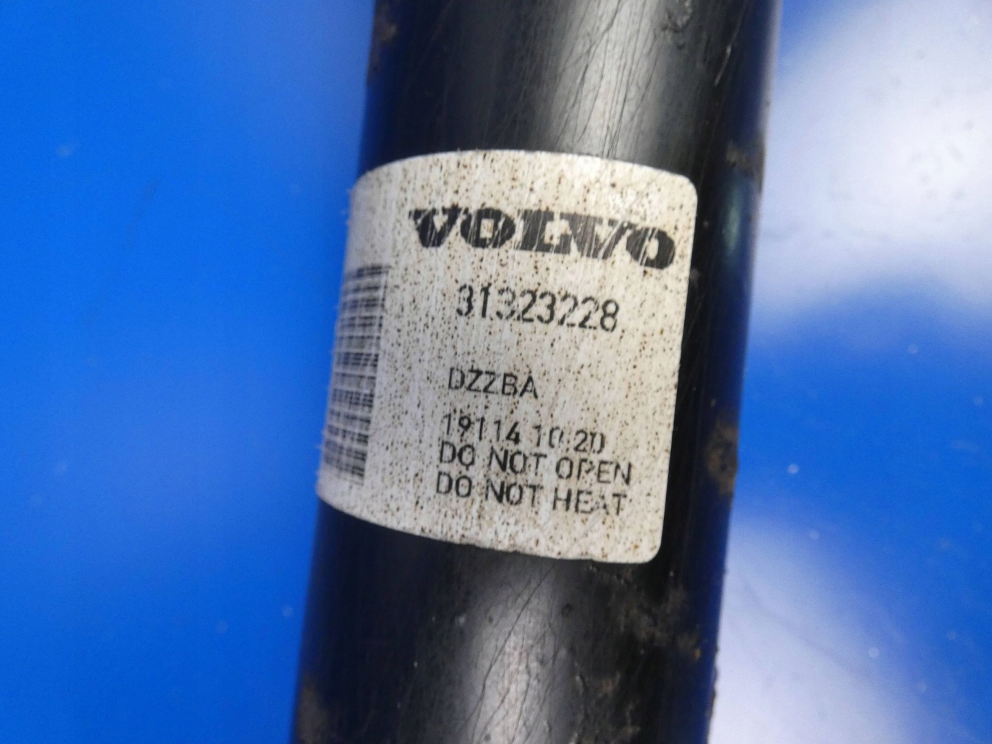 VOLVO V60 shock absorber left rear part rear