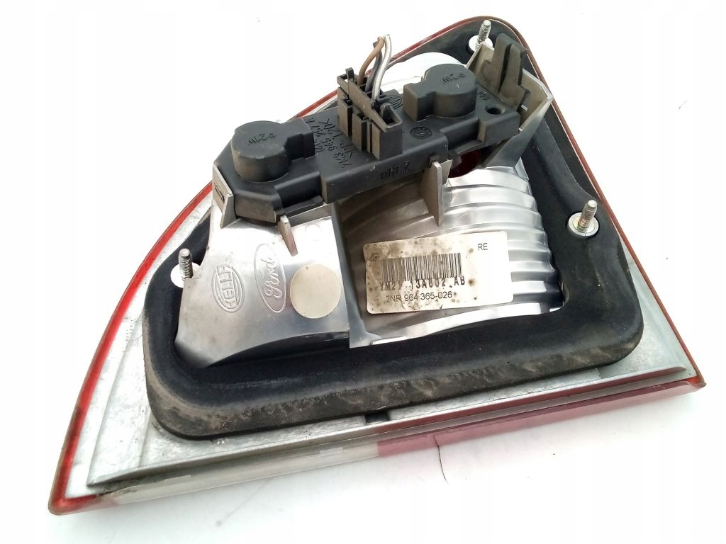 Ford Galaxy lift light right rear to the bonnet