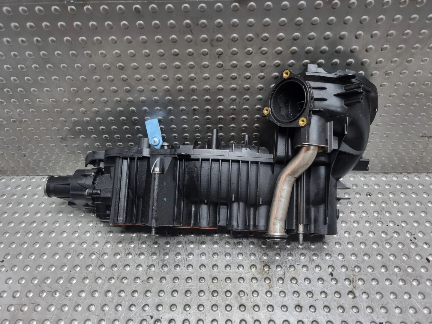 sací potrubí 7797384 BMW X1 E84 E90 E91 E92 E87 E81 E60 E61 1.8 2.0 D