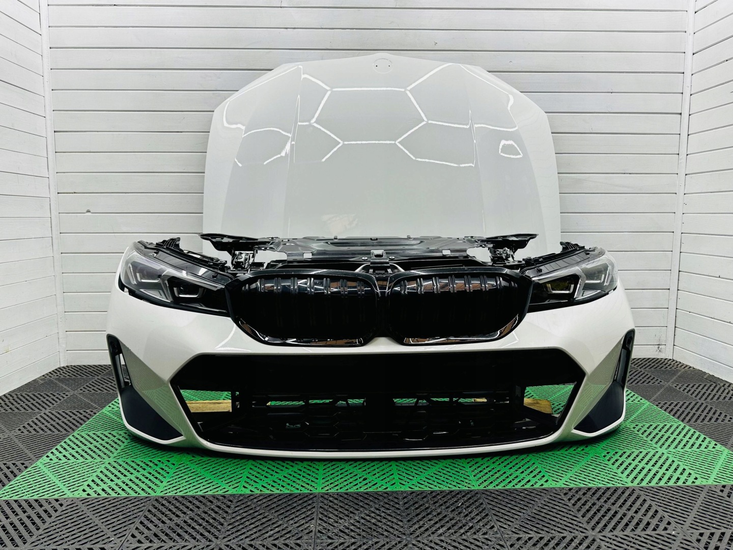 front BMW 3 G20 G21 LCI M PAKIET support panel for radiators bonnet lights