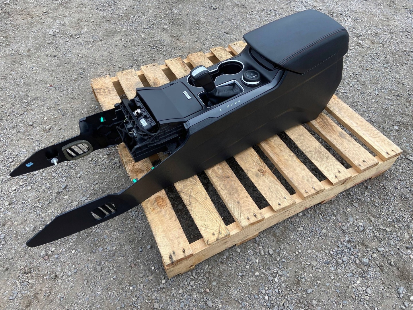 Tunel central armrest cupholder passenger compartment Ford Explorer V 2011