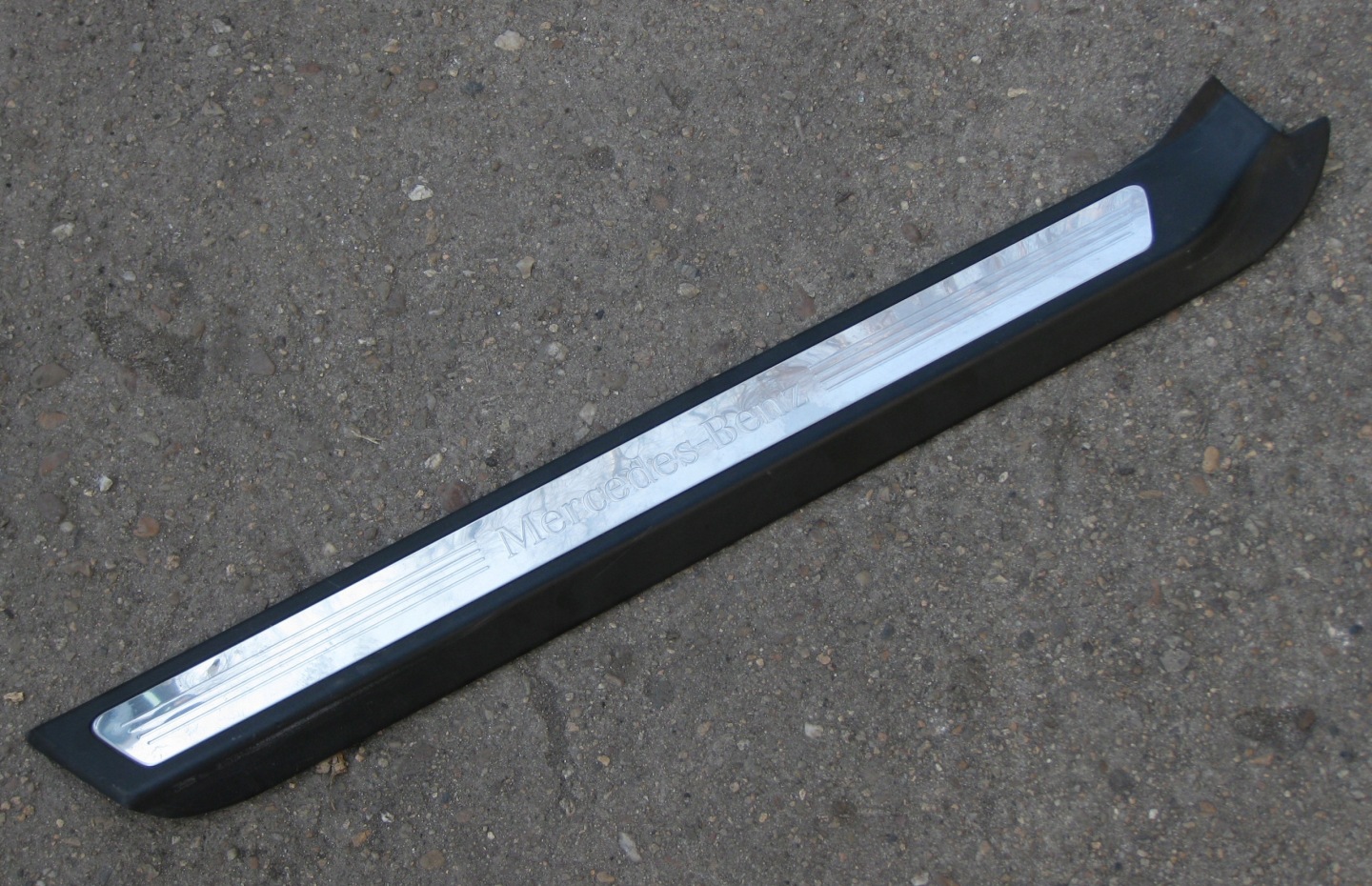 MERCEDES W207 3.0 CDI 11R moulding threshold right front A2076800235