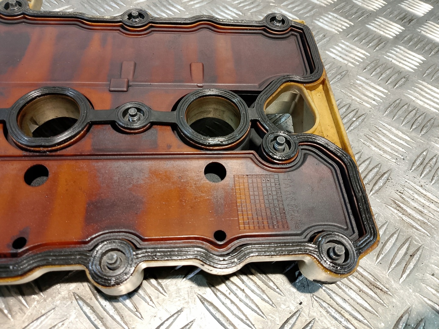 Abdeckung der Ventile AUDI A6 C6 3.2 V6 06E103472L