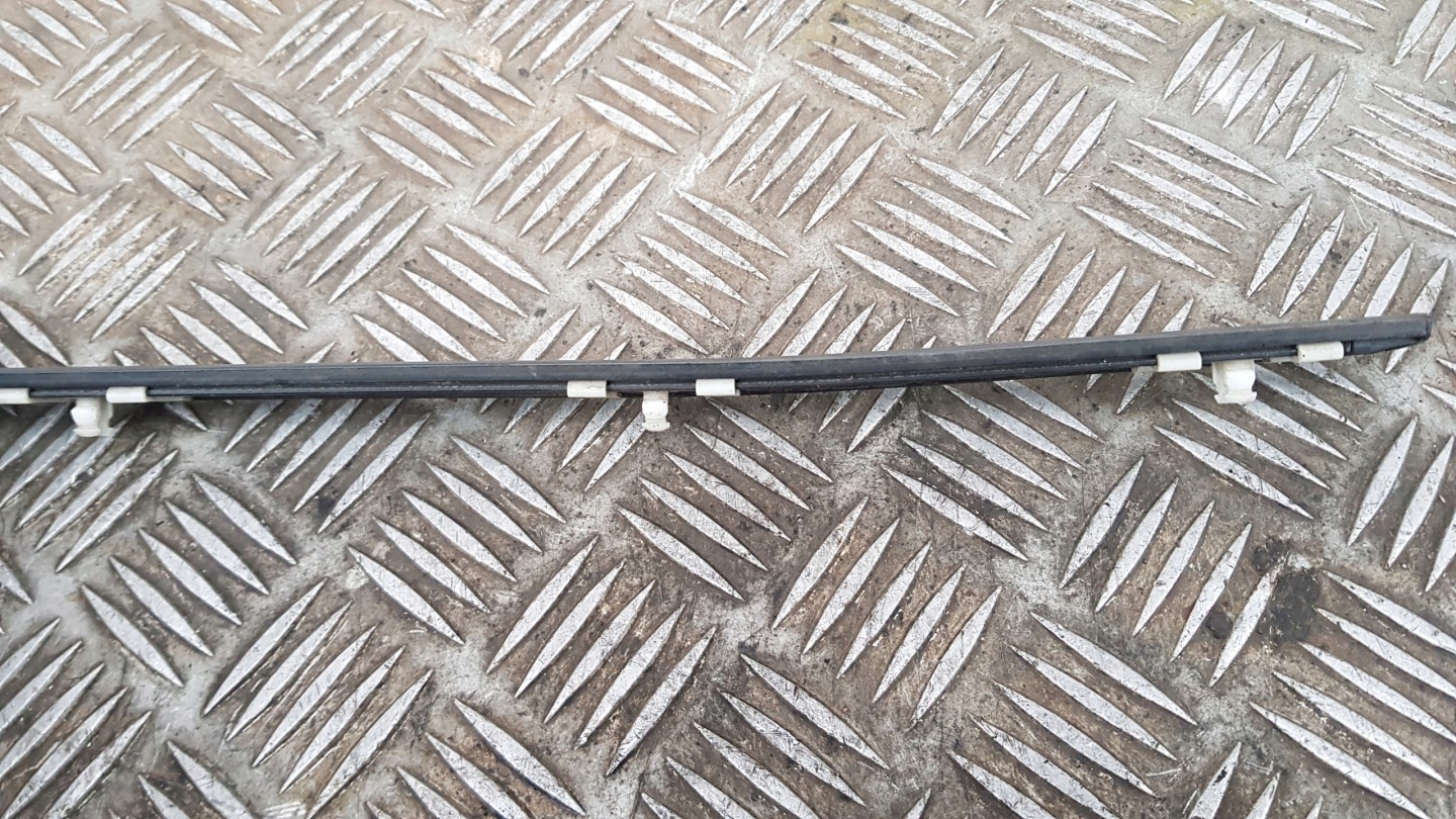 BMW E39 lišta dvere ľavý predok