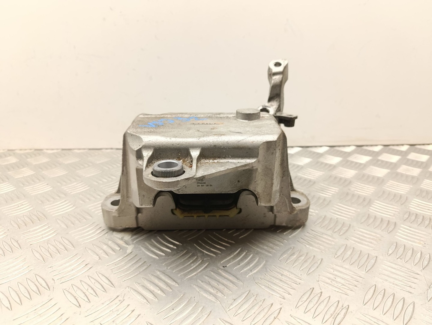 2025 Volvo XC40 engine mount 32139919