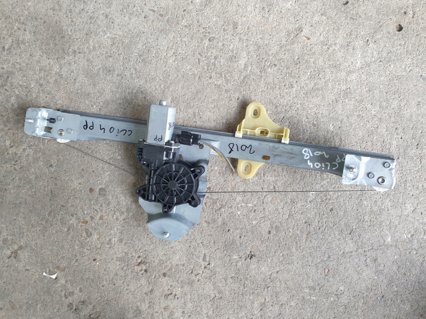 window regulator right front RENAULT CLIO 4 IV 807205569R 2013