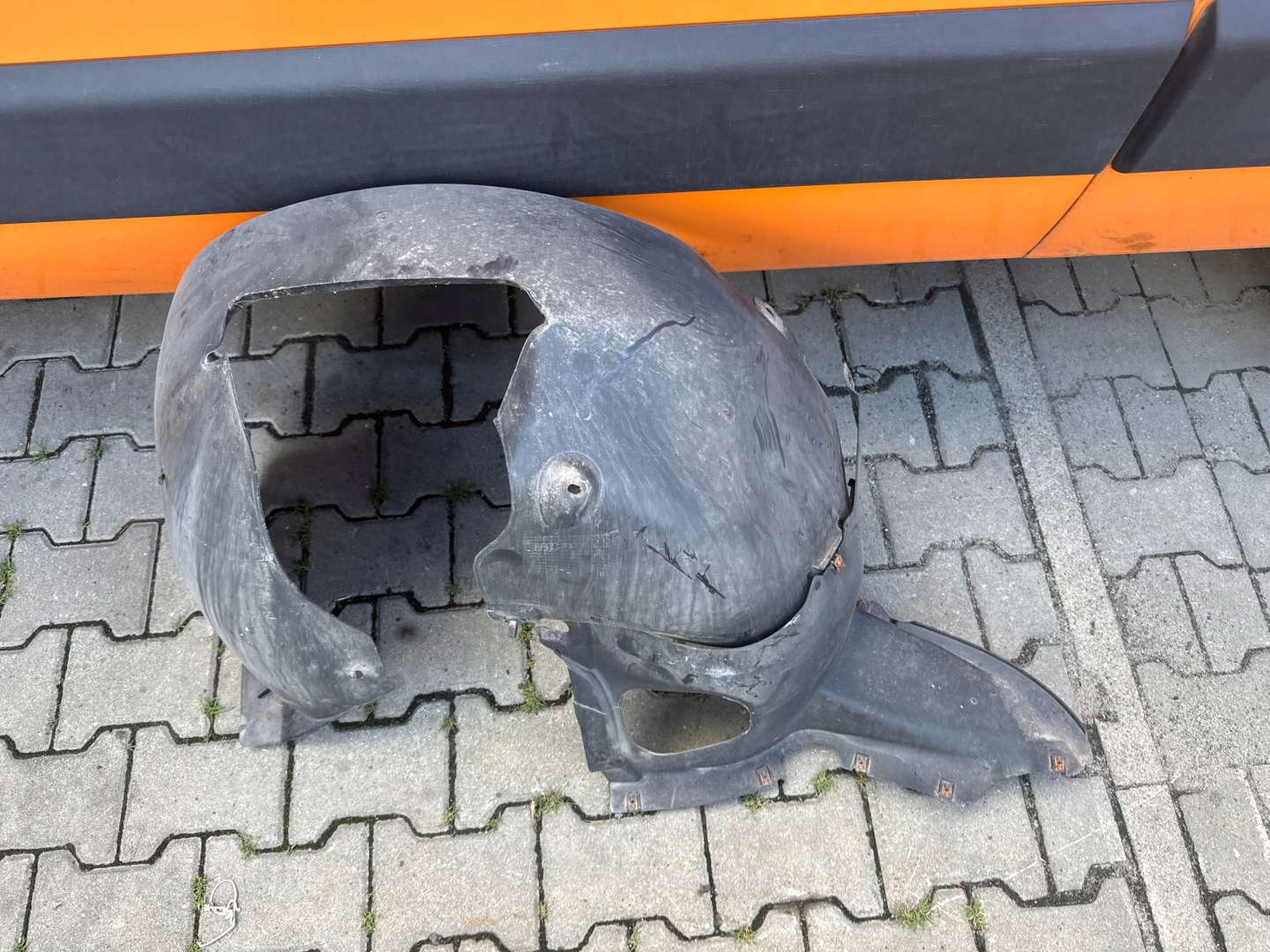 VW GOLF V mudguard left front 1K9805911A 1K0805977B KOMPLTNE left