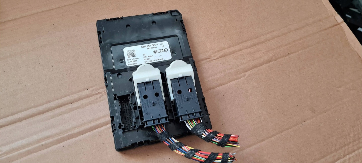 A4 B9 8W LIFT module control unit KOMFORTU WTYCZKI 8W1907063G A5 8W