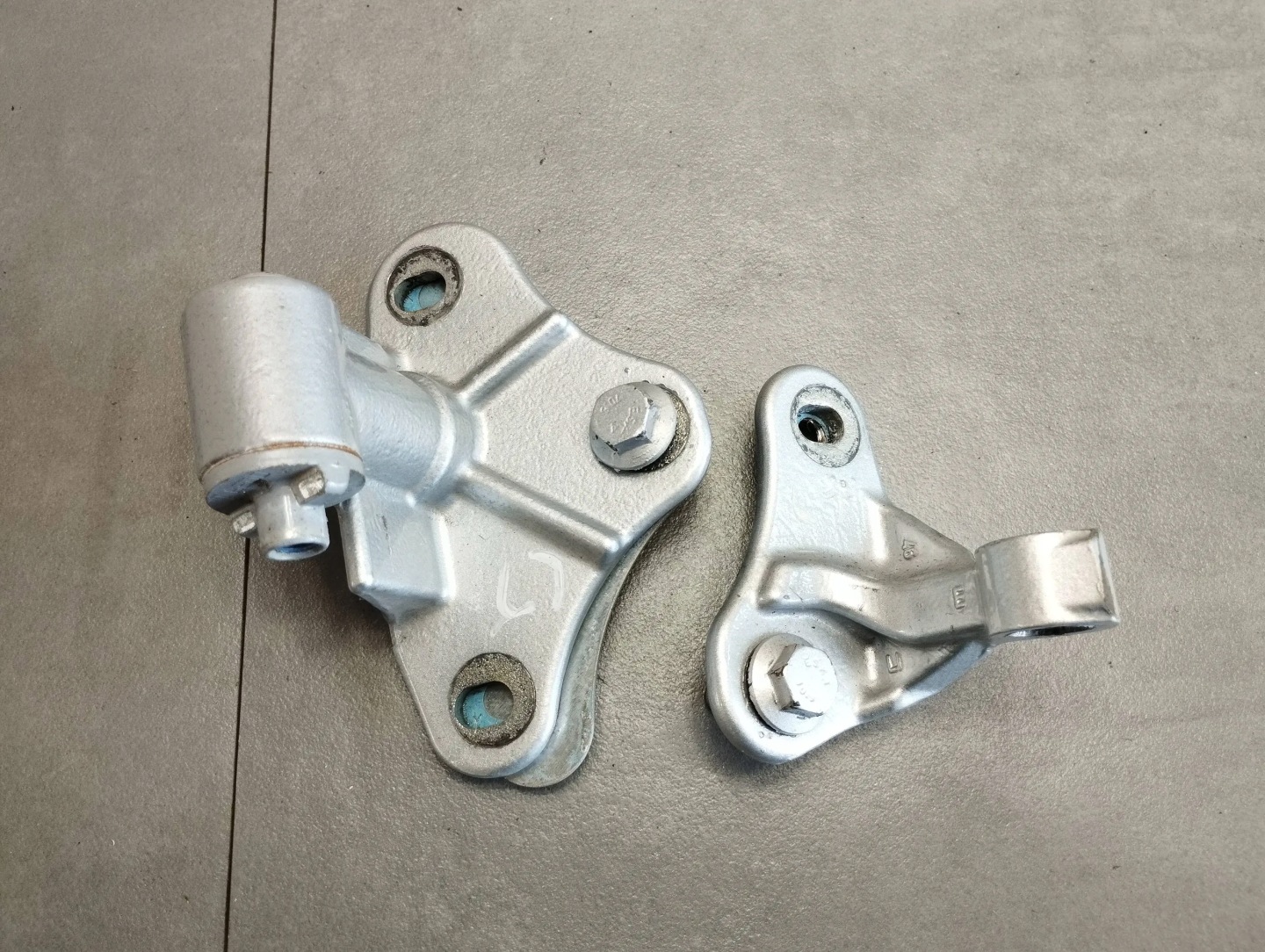 Mercedes ML W164 scharniere Tür links heck