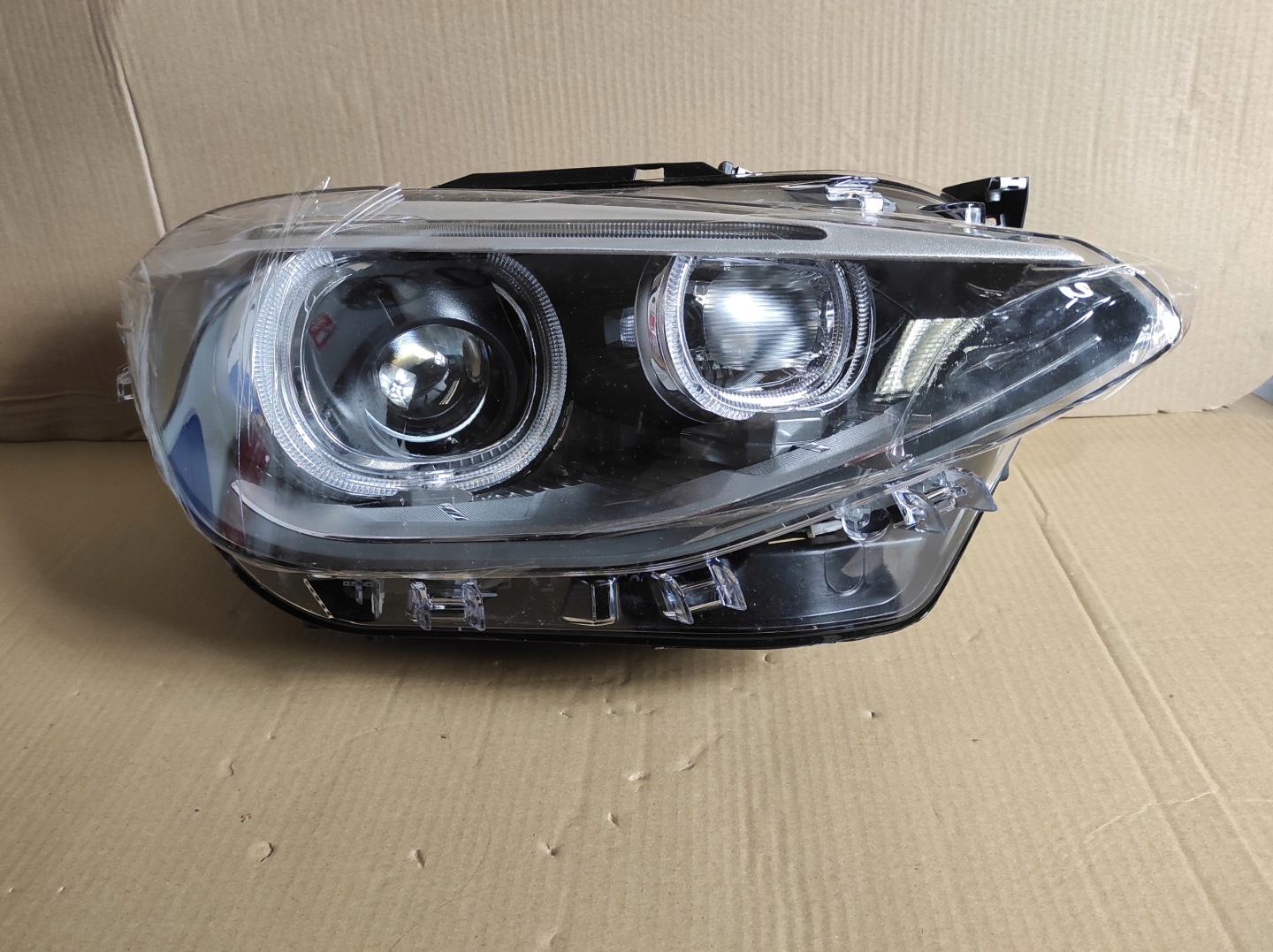 light reflektor glowny right front right front BMW F20 Xenon led 11-15